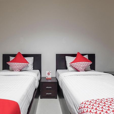 Oyo 1114 Hotel Denpasar Макасар Экстерьер фото