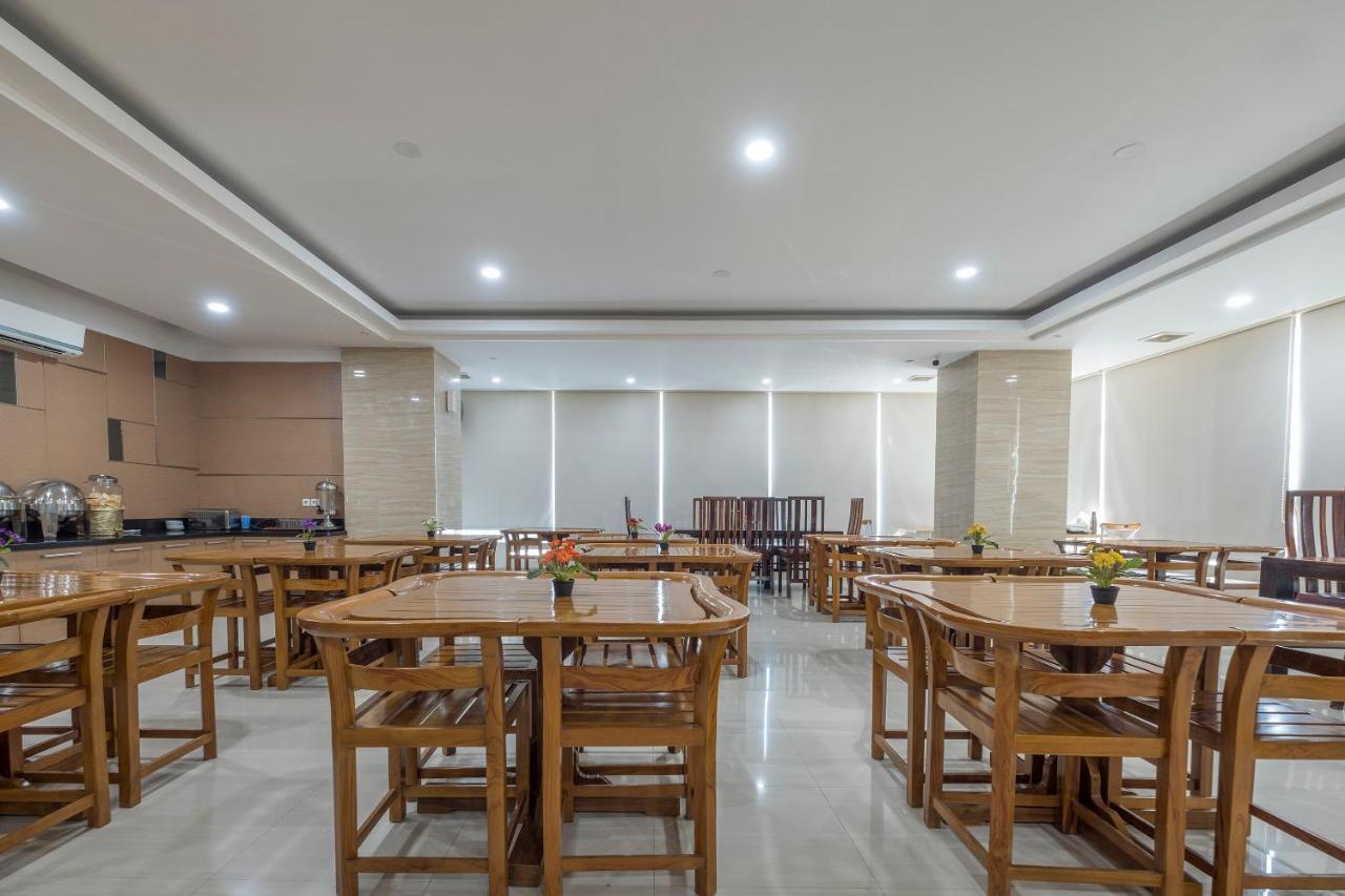 Oyo 1114 Hotel Denpasar Макасар Экстерьер фото