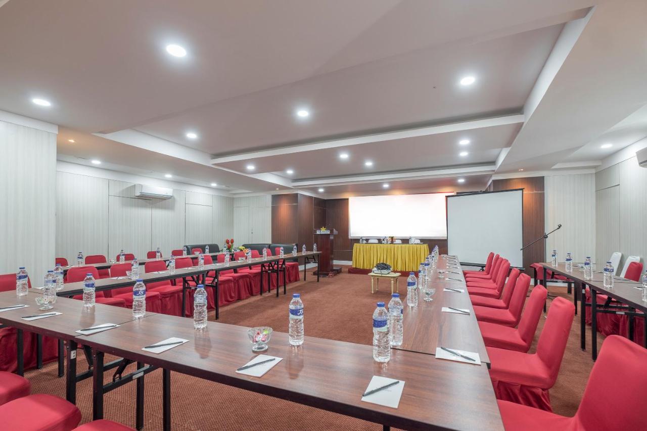 Oyo 1114 Hotel Denpasar Макасар Экстерьер фото