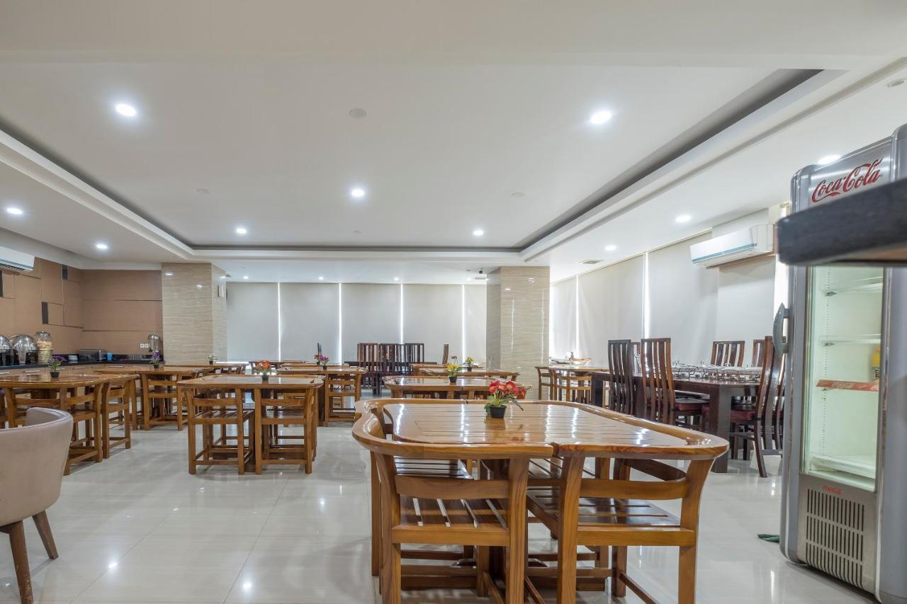 Oyo 1114 Hotel Denpasar Макасар Экстерьер фото