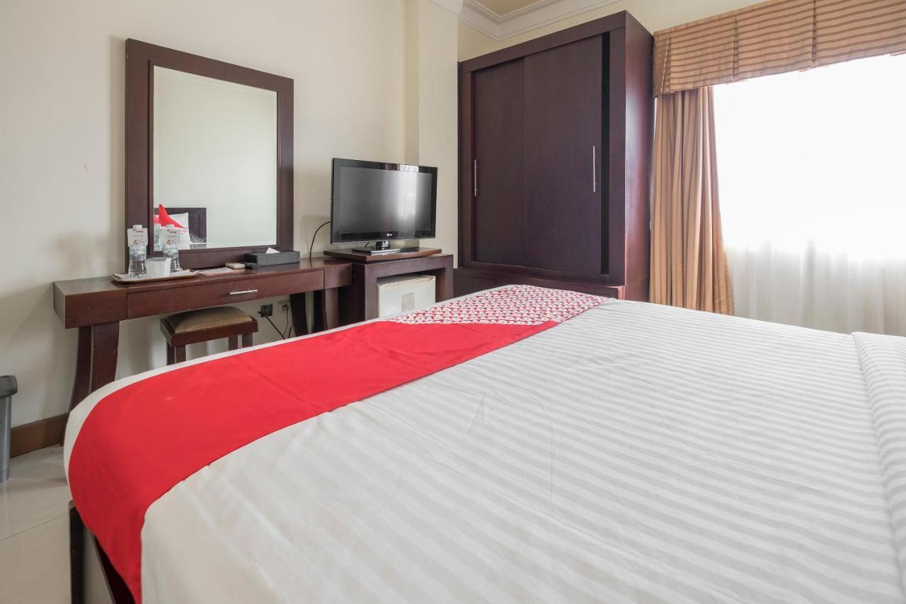 Oyo 1114 Hotel Denpasar Макасар Экстерьер фото
