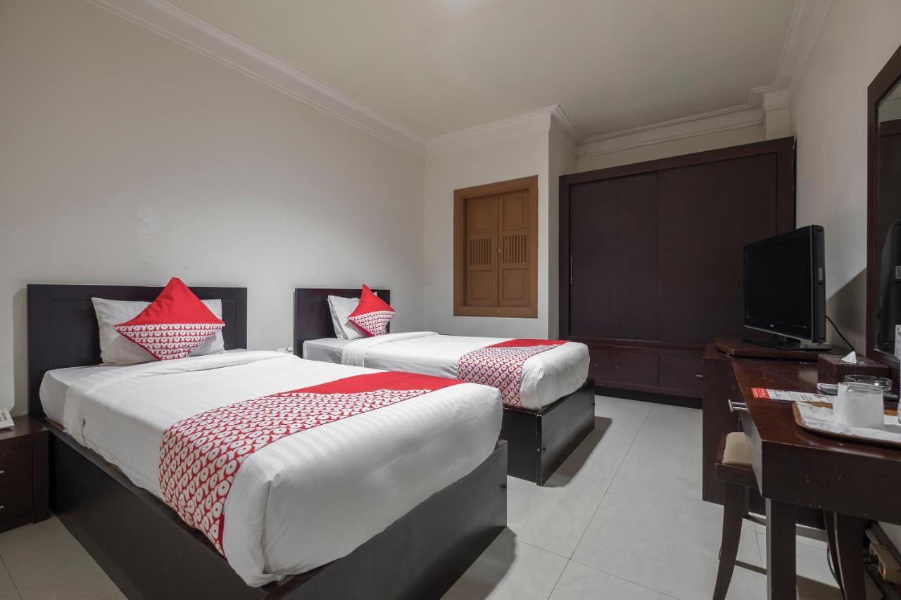 Oyo 1114 Hotel Denpasar Макасар Экстерьер фото