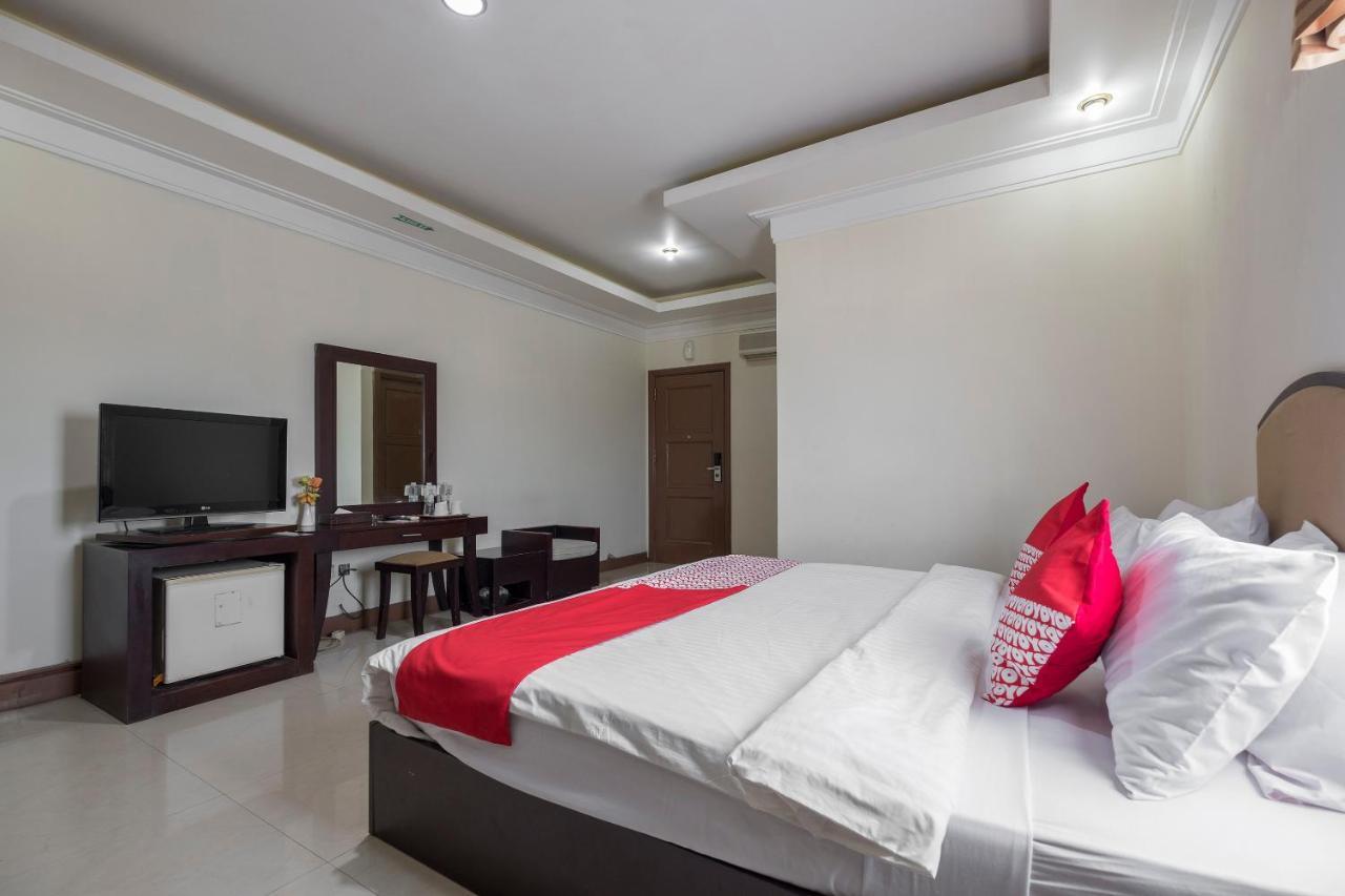 Oyo 1114 Hotel Denpasar Макасар Экстерьер фото