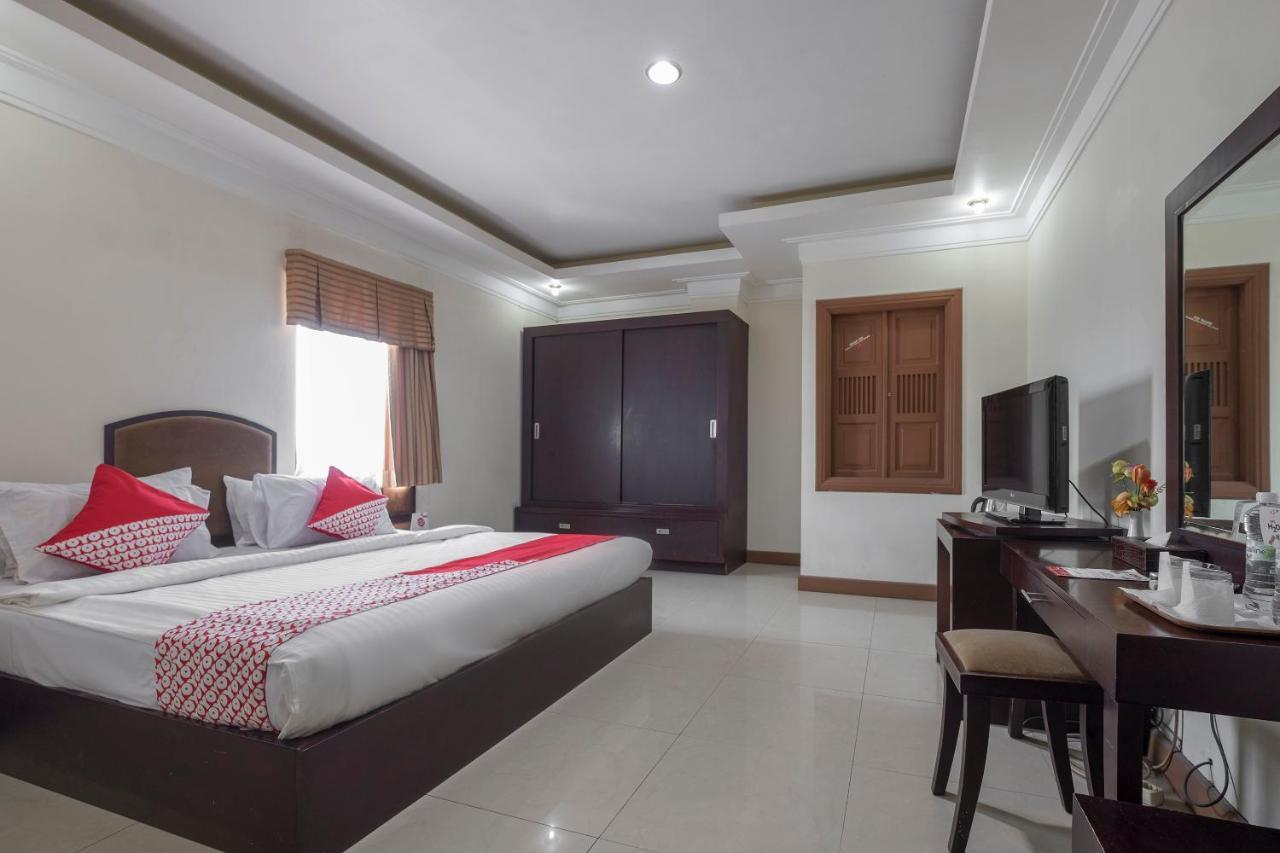 Oyo 1114 Hotel Denpasar Макасар Экстерьер фото