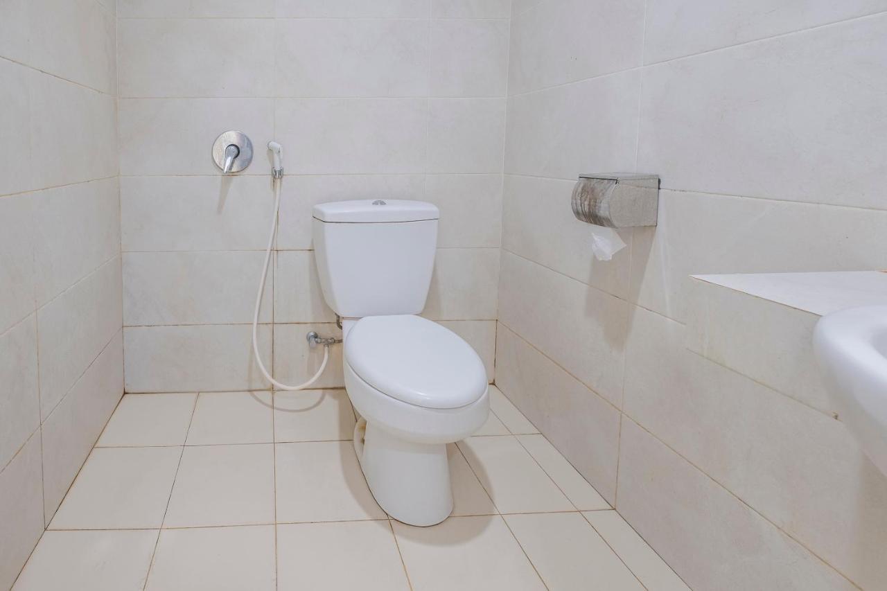 Oyo 1114 Hotel Denpasar Макасар Экстерьер фото