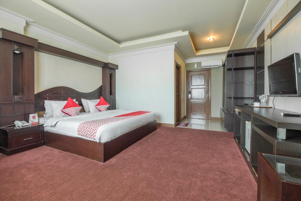 Oyo 1114 Hotel Denpasar Макасар Экстерьер фото