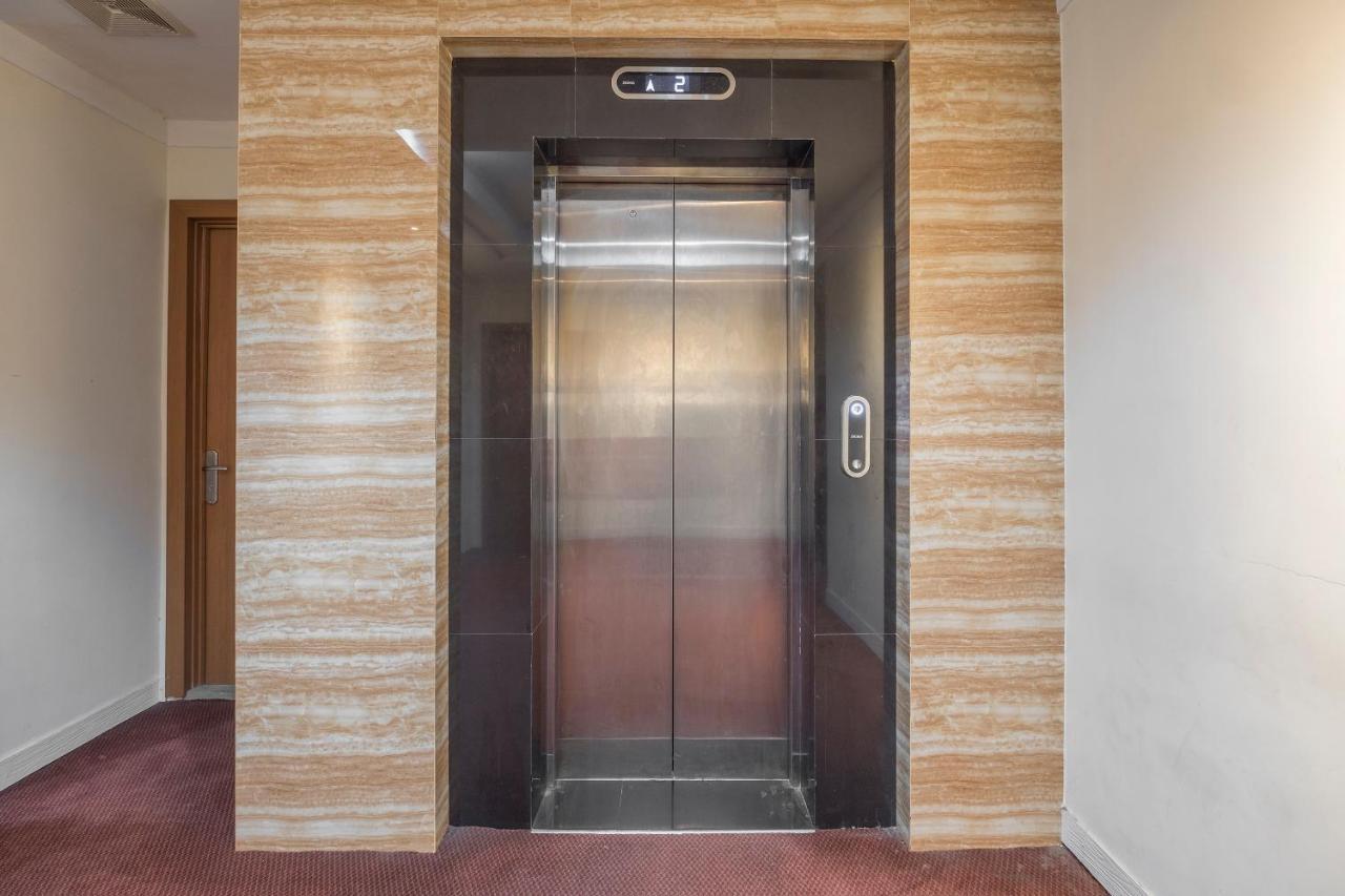 Oyo 1114 Hotel Denpasar Макасар Экстерьер фото