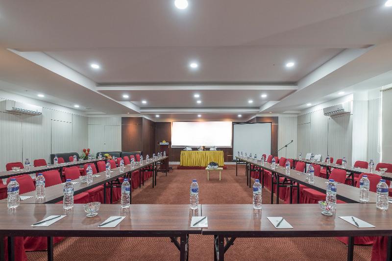 Oyo 1114 Hotel Denpasar Макасар Экстерьер фото