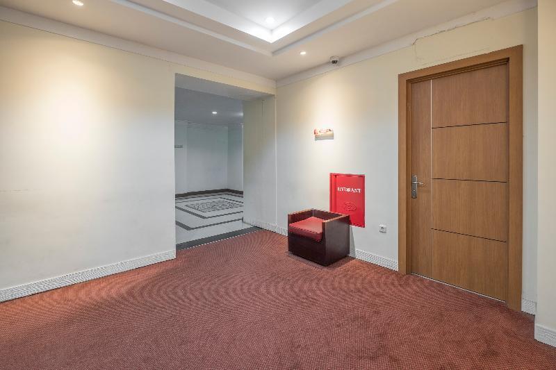 Oyo 1114 Hotel Denpasar Макасар Экстерьер фото