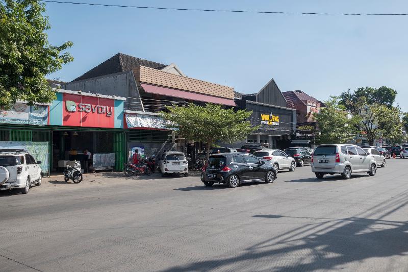Oyo 1114 Hotel Denpasar Макасар Экстерьер фото