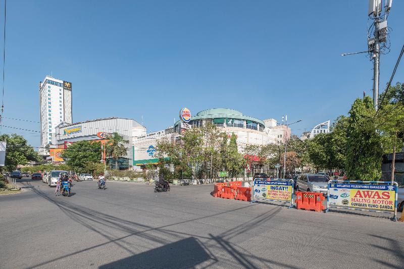 Oyo 1114 Hotel Denpasar Макасар Экстерьер фото