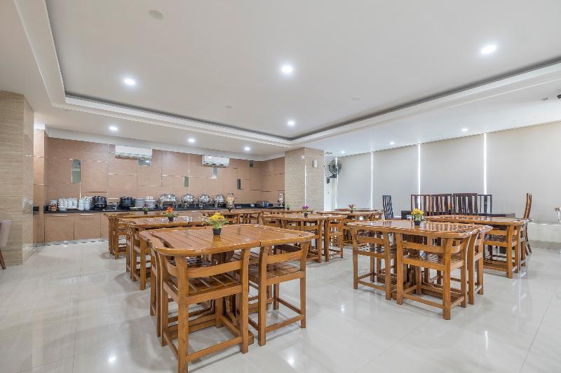 Oyo 1114 Hotel Denpasar Макасар Экстерьер фото