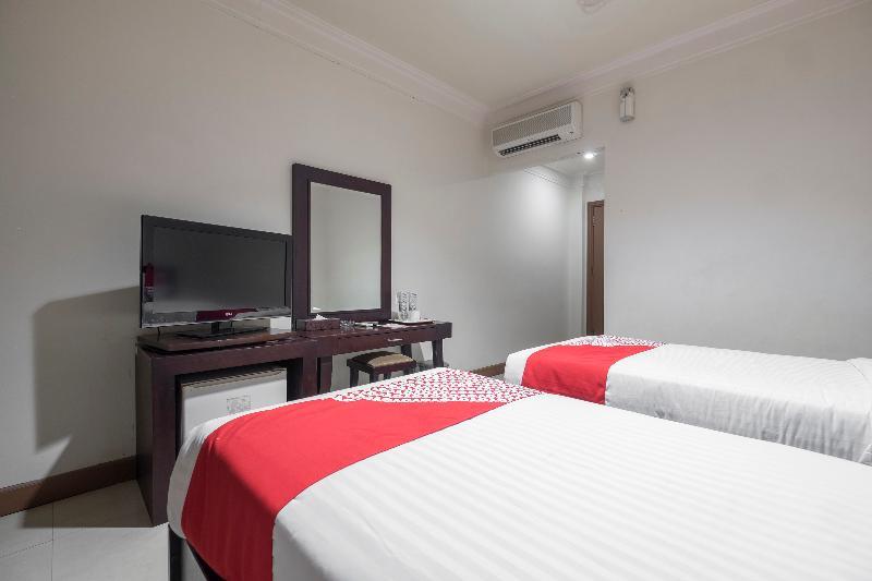 Oyo 1114 Hotel Denpasar Макасар Экстерьер фото